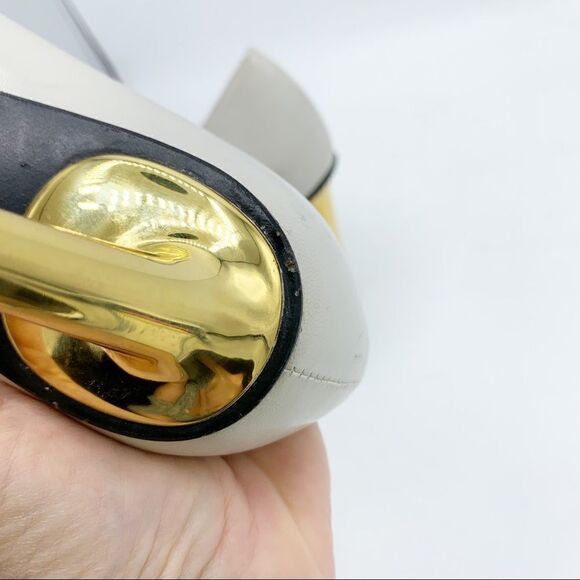 Stuart Weitzman Vintage Ivory Pointed Toe Pump w/Gold Metal Stiletto Heel 7.5 - Picture 10 of 16